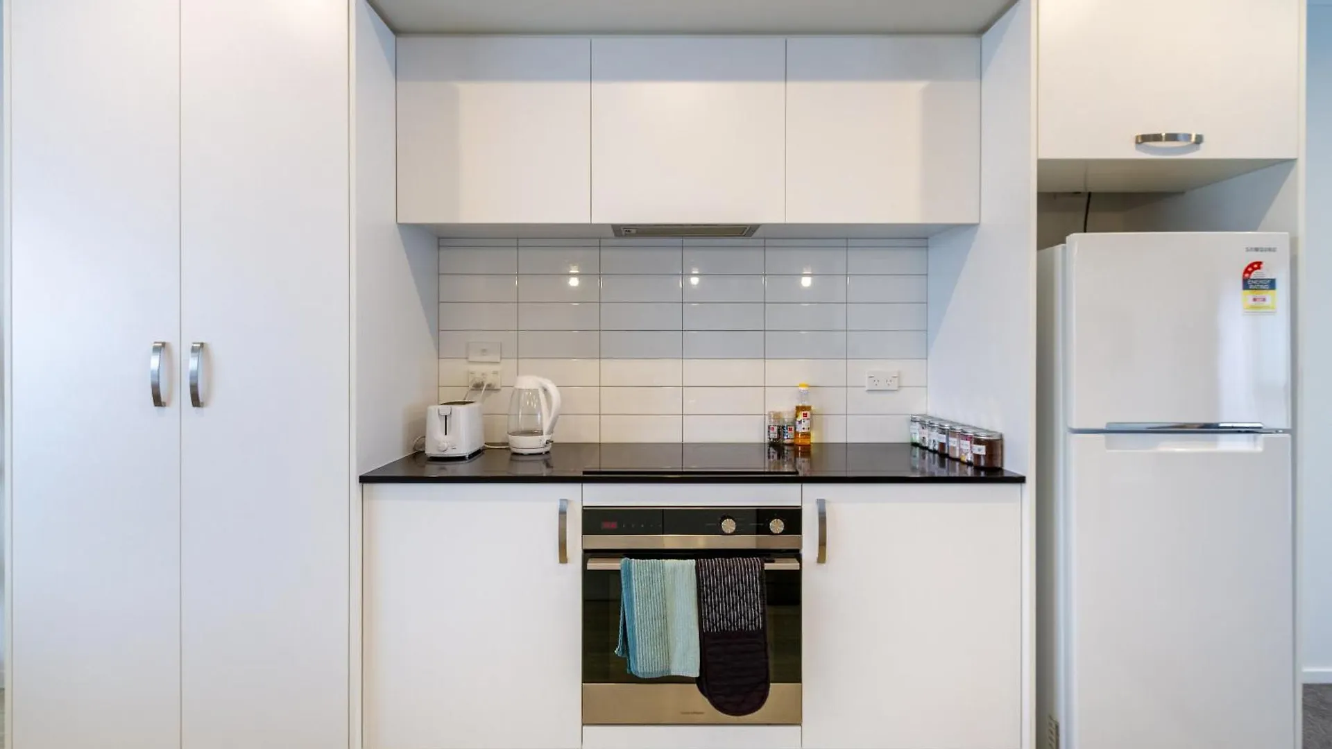 Apartment Bath & Beyond, Tippet Place With Garage Sleeps 8 Christchurch
