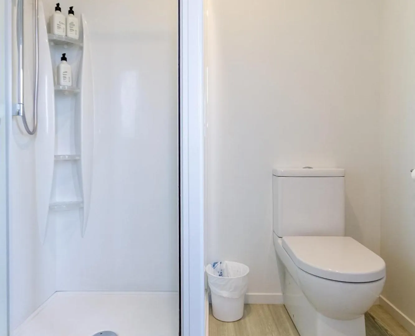 Apartment Bath & Beyond, Tippet Place With Garage Sleeps 8 Christchurch