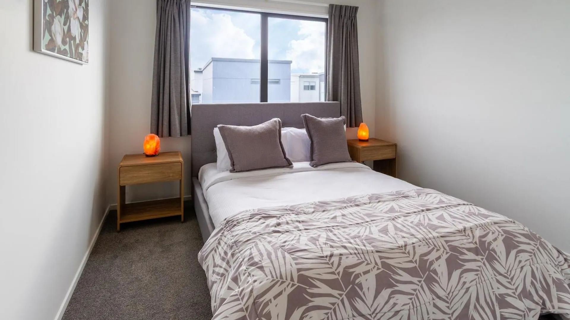 Bath & Beyond, Tippet Place With Garage Sleeps 8 Christchurch