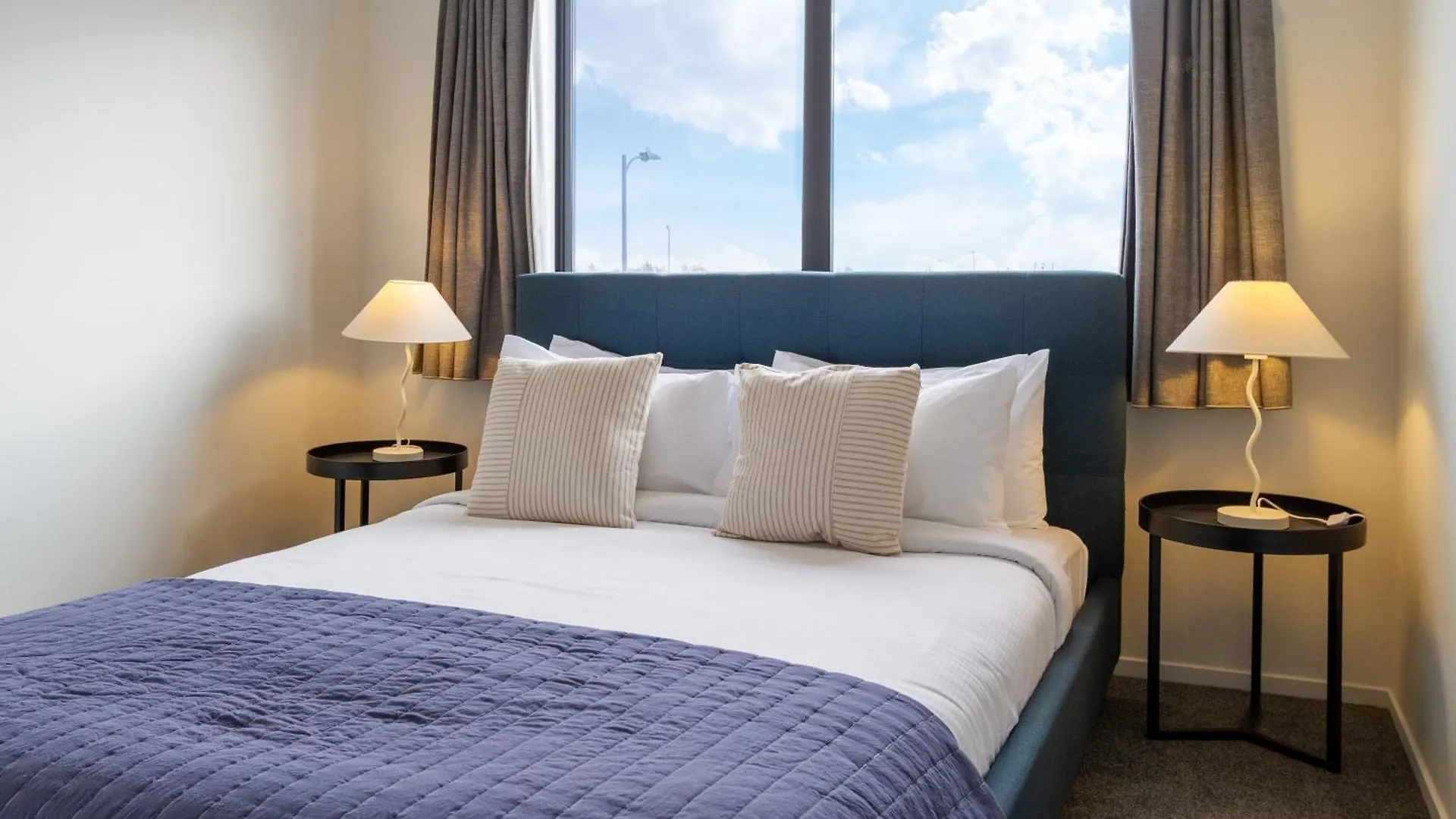 Apartment Bath & Beyond, Tippet Place With Garage Sleeps 8 Christchurch