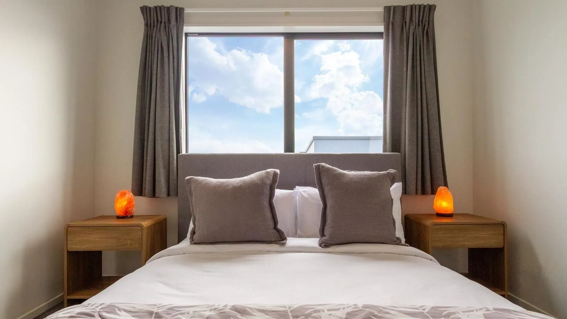 Bath & Beyond, Tippet Place With Garage Sleeps 8 Крайстчёрч